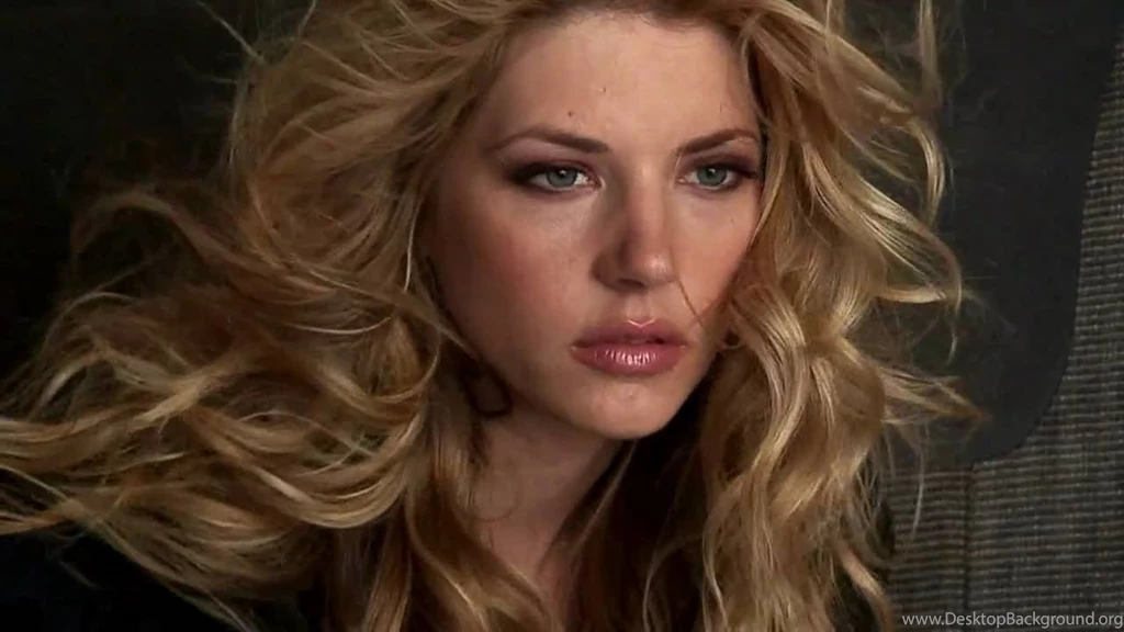 Katheryn Winnick Wallpapers