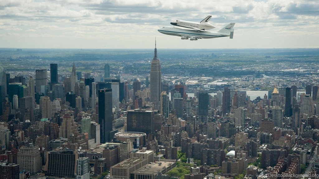 THE ENTERPRISE OVER EMPIRE STATE BUILDING WALLPAPER (