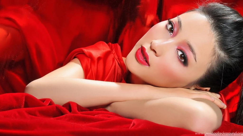 Beautiful Women Wallpaper Widescreen.jpg