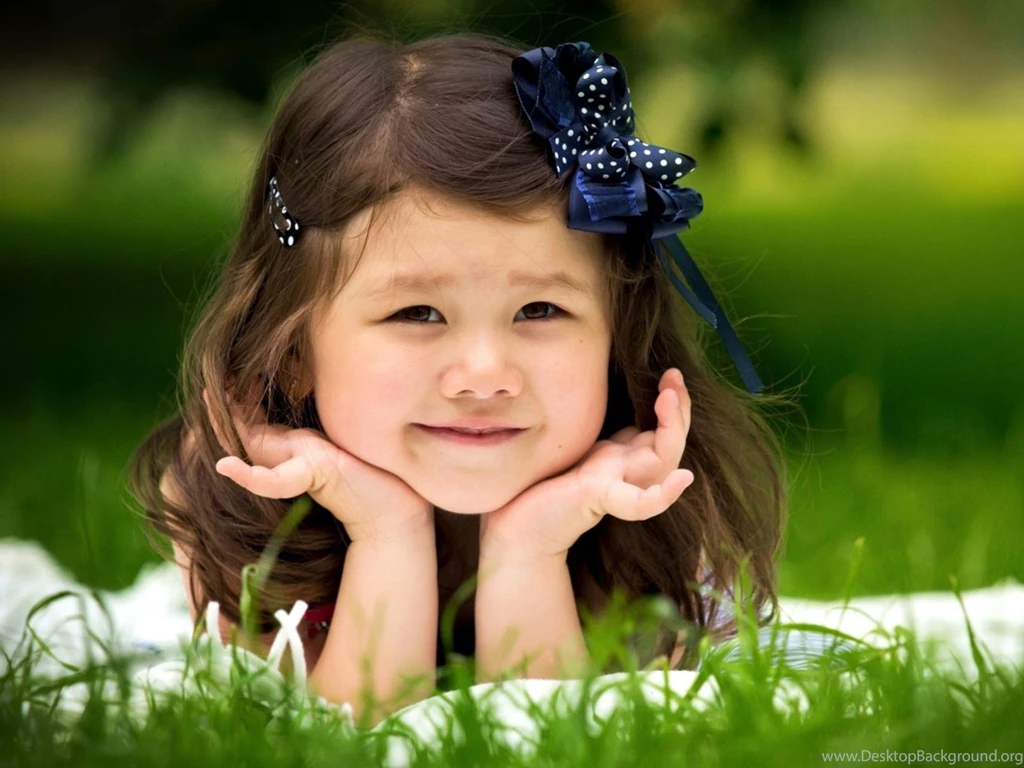 Baby Girl Looking So Sweet Wallpapers