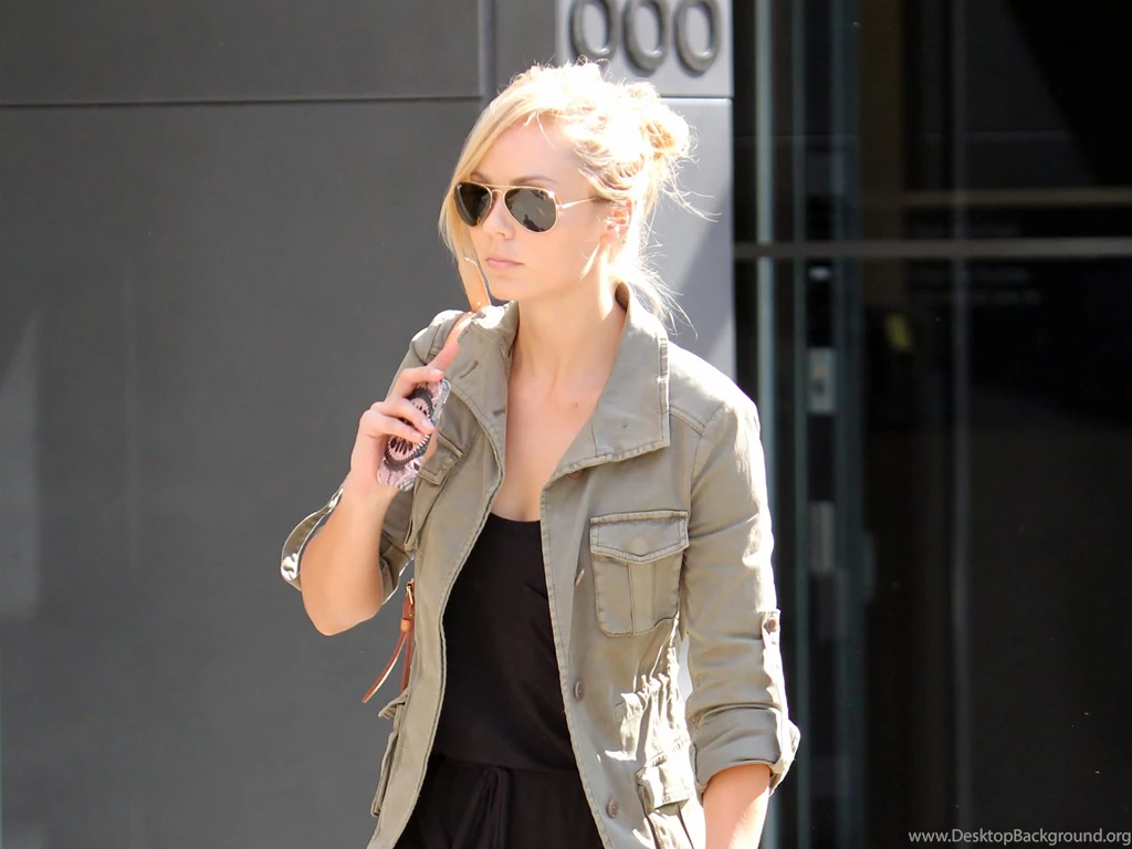 Laura Vandervoort Wallpapers