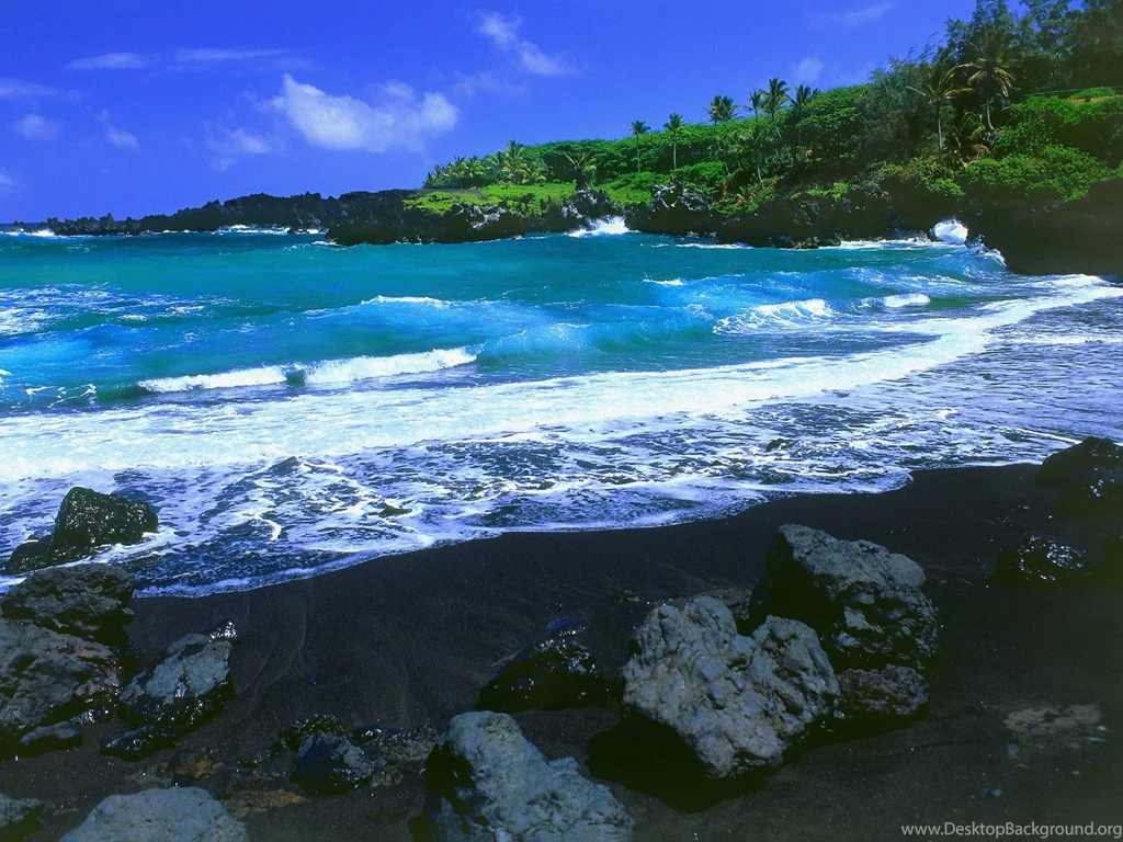 Nice View Of The Black Beach Wallpapers And Images Wallpapers ...