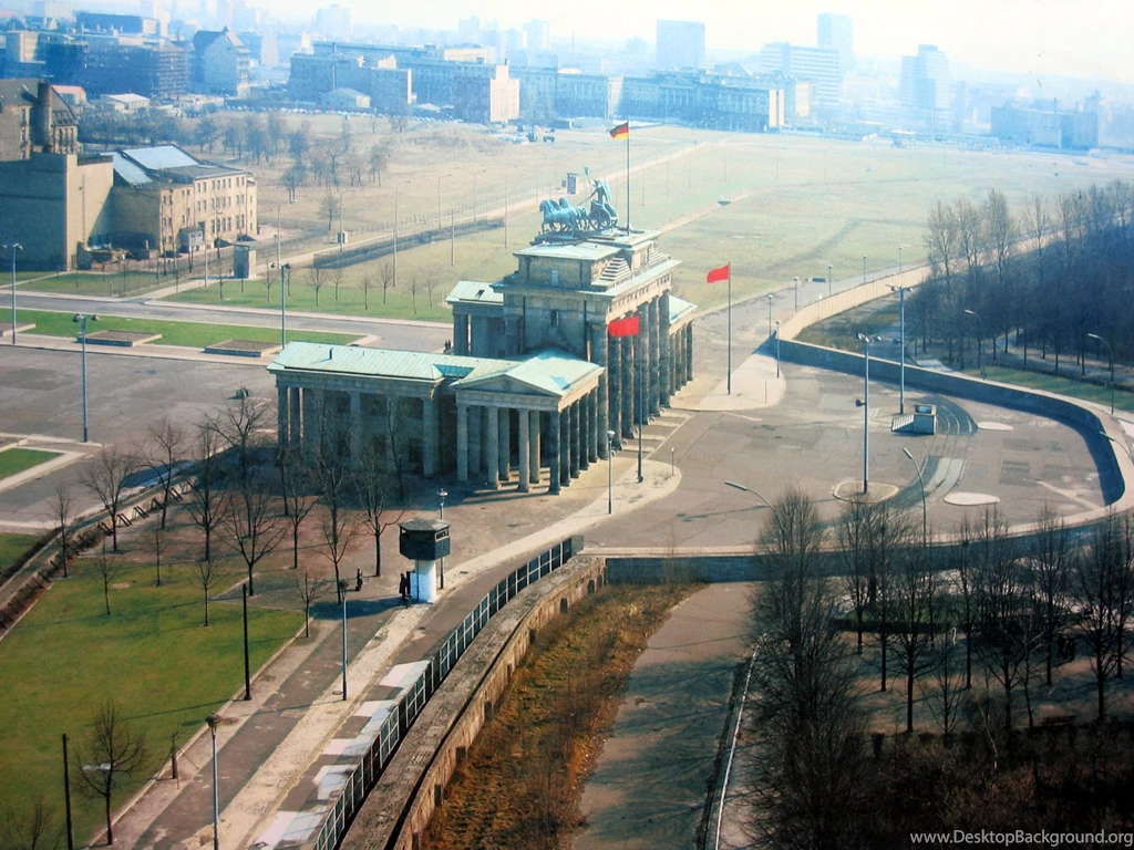 Berlin Brandenburg Gate While The Wall Was Still Up High ...