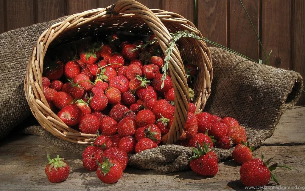 Desktop Wallpapers · Gallery · Miscellaneous · Wood Strawberry ...