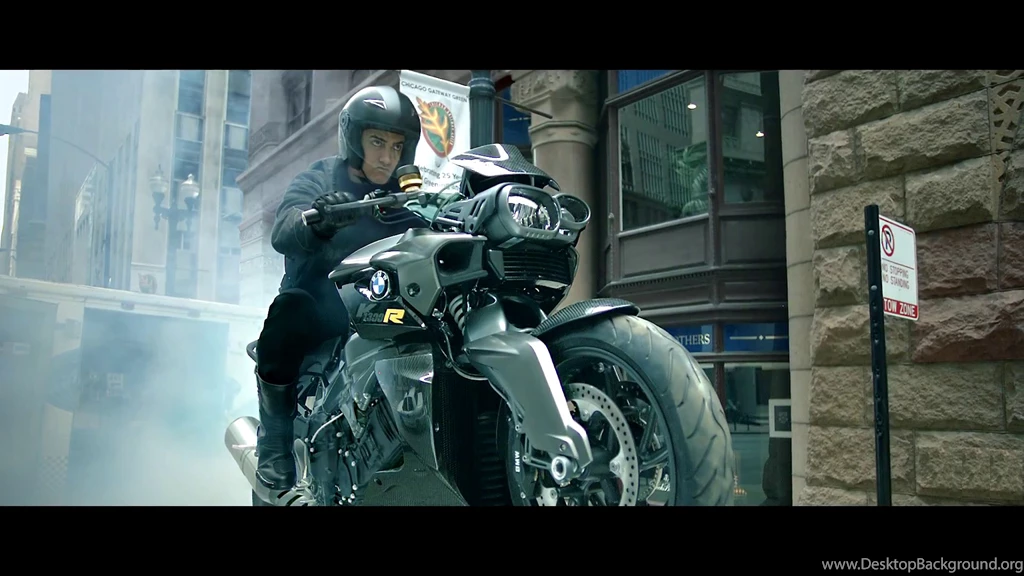 Aamir Khan On BMW Bike In Dhoom 3 Bollywood Movie