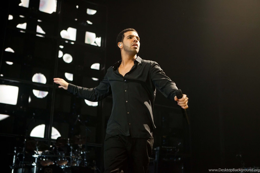 Drake On Stage • Rap Wallpapers