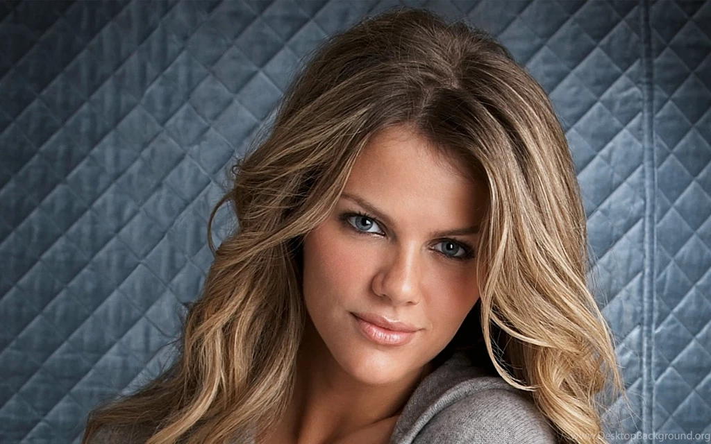 Brooklyn Decker Hot Pics Wallpapers Hd