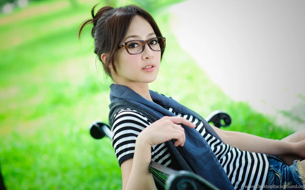 Cute Girl Desktop Backgrounds 9W