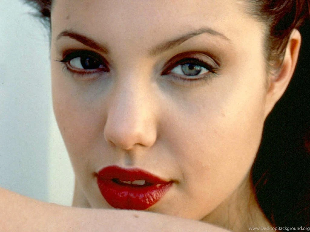 Angelina Jolie HD Wallpapers Free Download