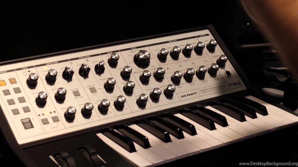 Sub Phatty Overview BBoyTechReport.com Moog Music YouTube