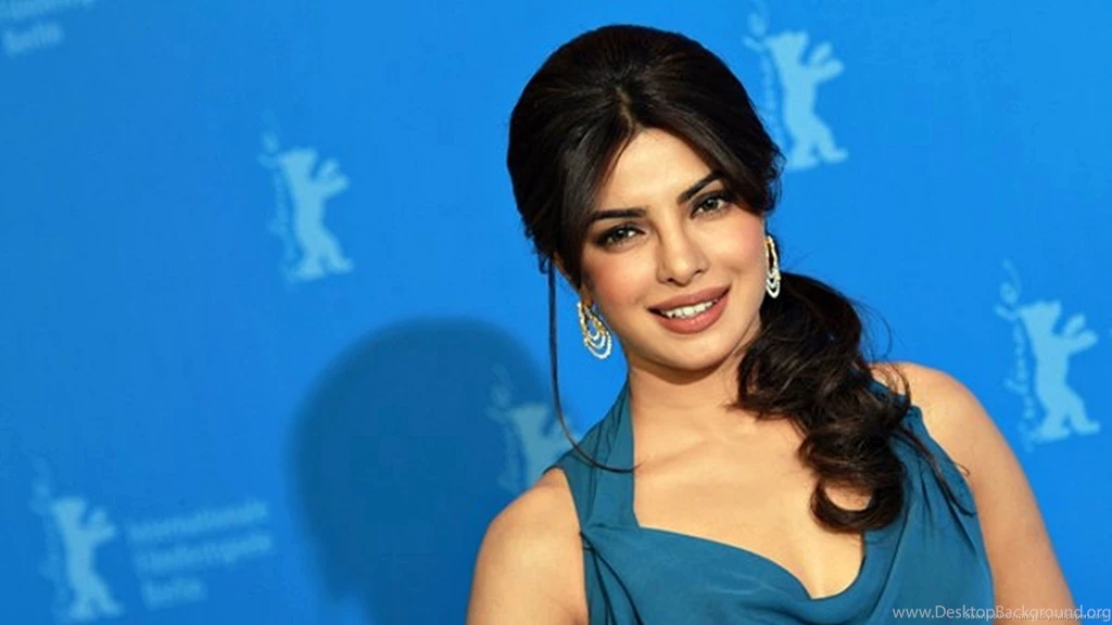 Download 1600x900 Priyanka Chopra On Blue Backgrounds Wallpapers