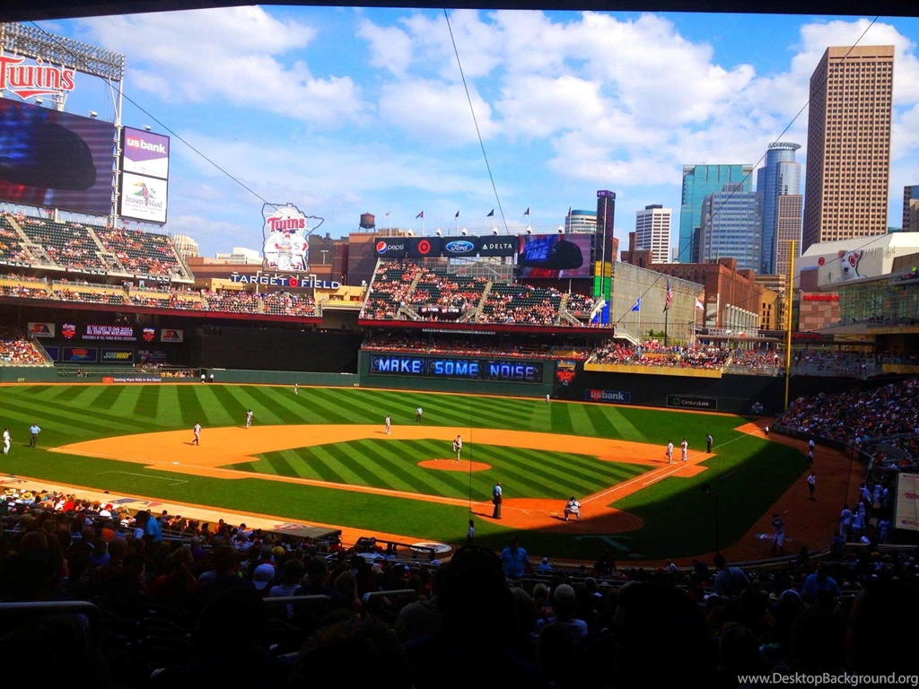 SDSU Alumni Addison Reed Takes Over Target Field