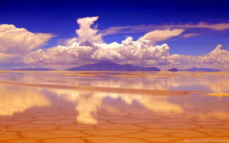 Salar De Uyuni Salt Pan Reflection In Bolivia Wallpapers Free ...