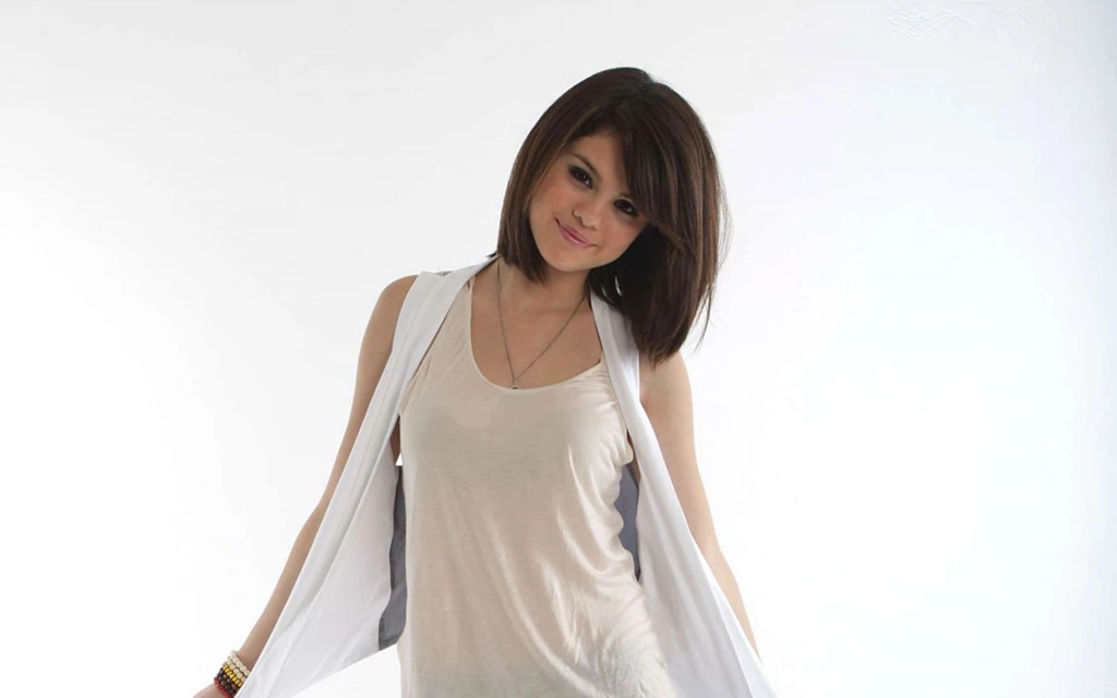 Selena Gomez Hot For Fb Cover Wallpapers