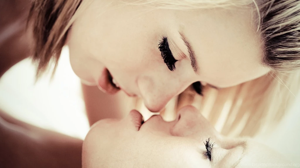 Girls About To Kiss • Meh.ro