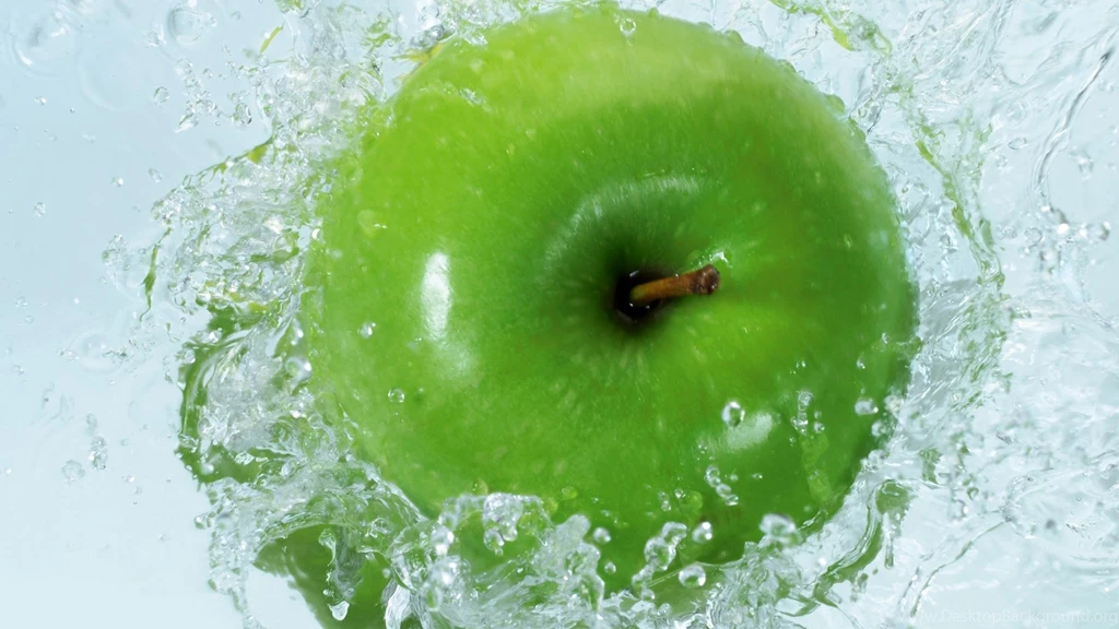Green Apple In Water Wallpaper, Green Backgrounds, Pictures And Images
