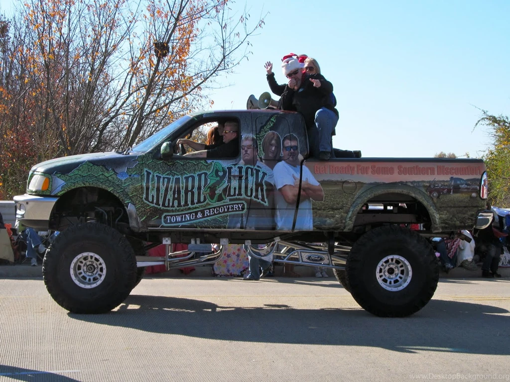 Eli & Cole   Two Boys, One Big Adventure: Christmas Parade!