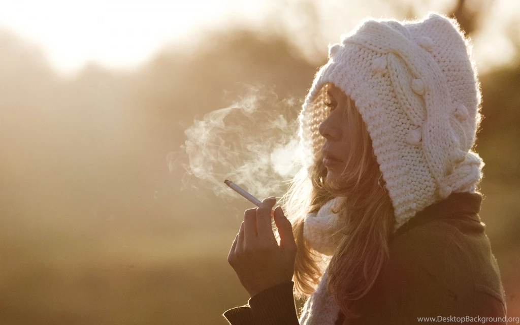 Download Wallpapers 3840x2400 Girl, Cigarette, Evening, Smoke Ultra ...