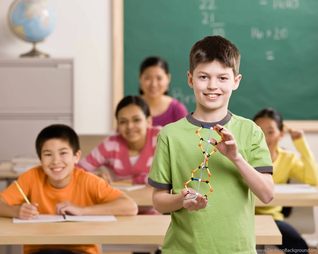 Wallpapers Pictures Photos: Innocent Boy Smiling Pictures