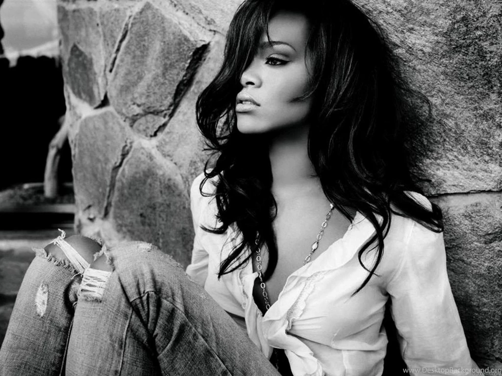 Rihanna Windows 8 Theme And Wallpapers