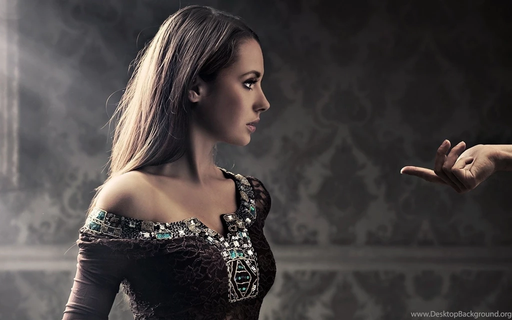 Alison Brie HD Wallpapers For Desktop Download