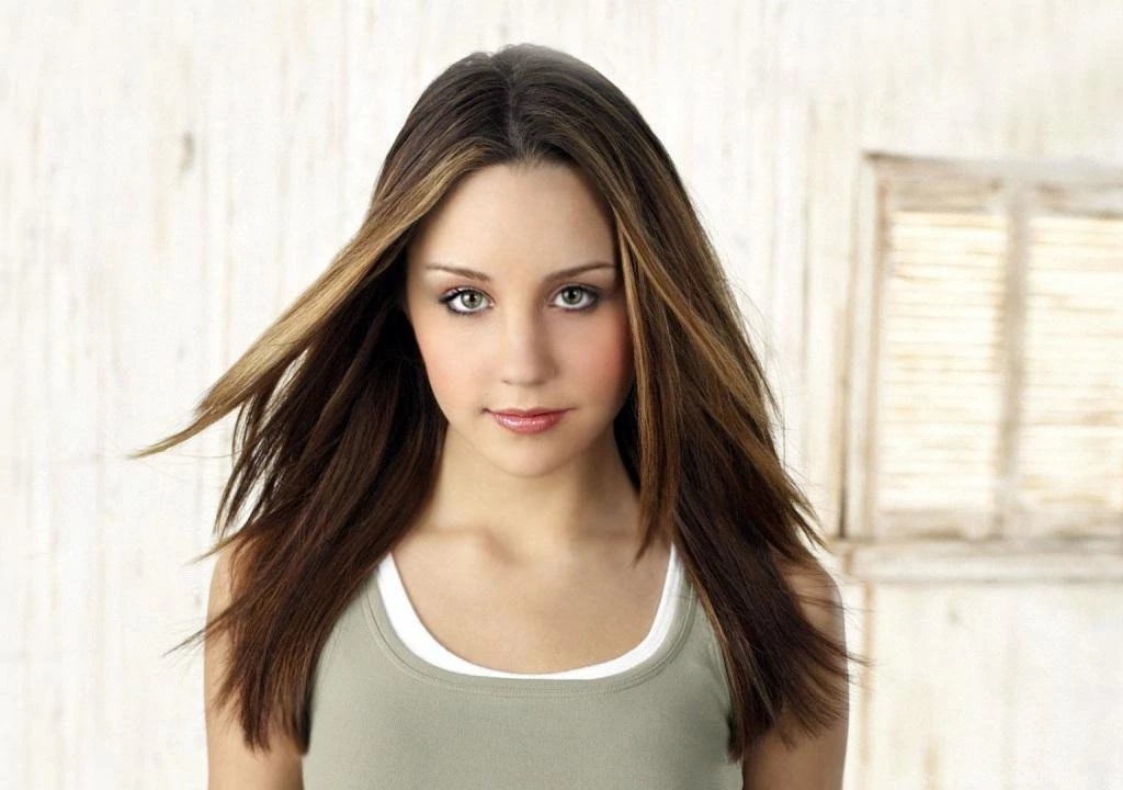 Amanda bynes sexy wallpapers 1024x720.jpg