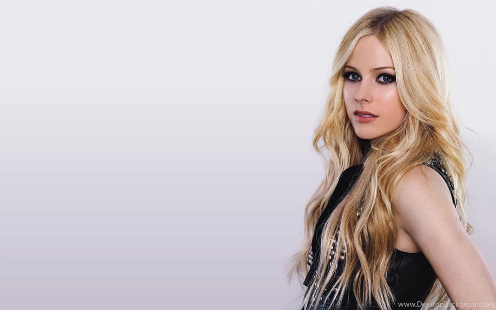 Avril Lavigne Classy & Sexy Wallpapers