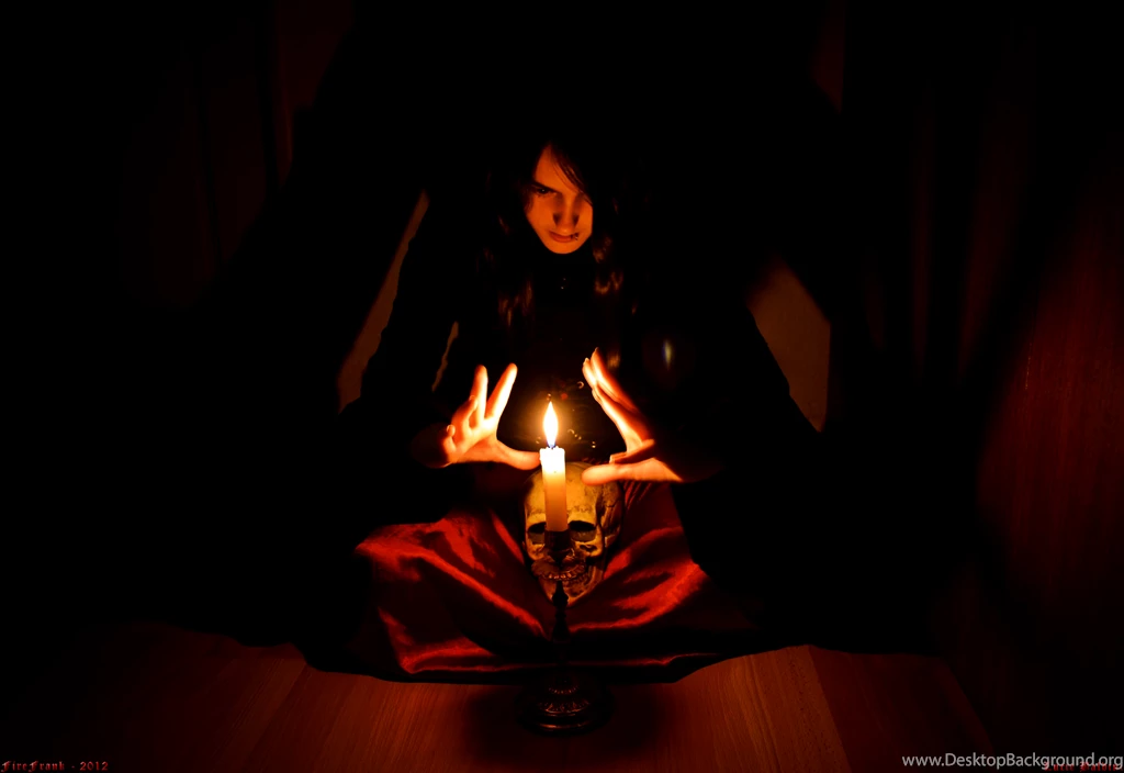 192821 Black Magic 260x261px By Sarah Michelle