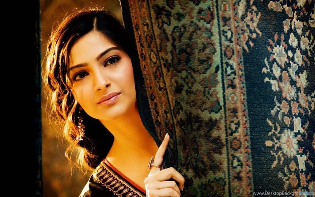 Sonam Kapoor   Bollywood   Actress Wallpapers Download FREE ...