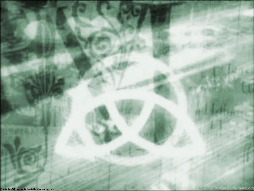 Daniellas Bureau; A Fanfic & Desktop Site