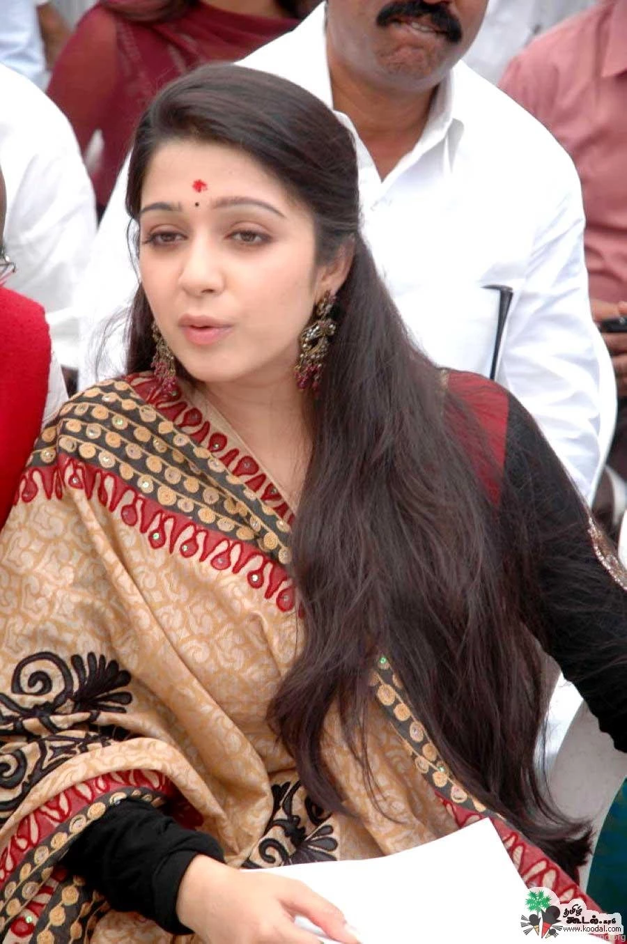 ACTRESS CHARMI CHARMI IMAGES CHARMI PICTURES CHARMI WALLPAPERS ...
