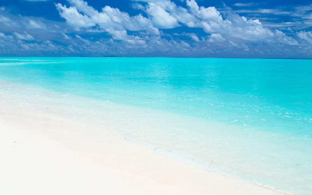 Clear And Beautiful Beach Of Maldives, Impressive Color Of Sea ...