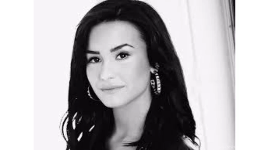 Black And White 4K Demi Lovato Wallpapers