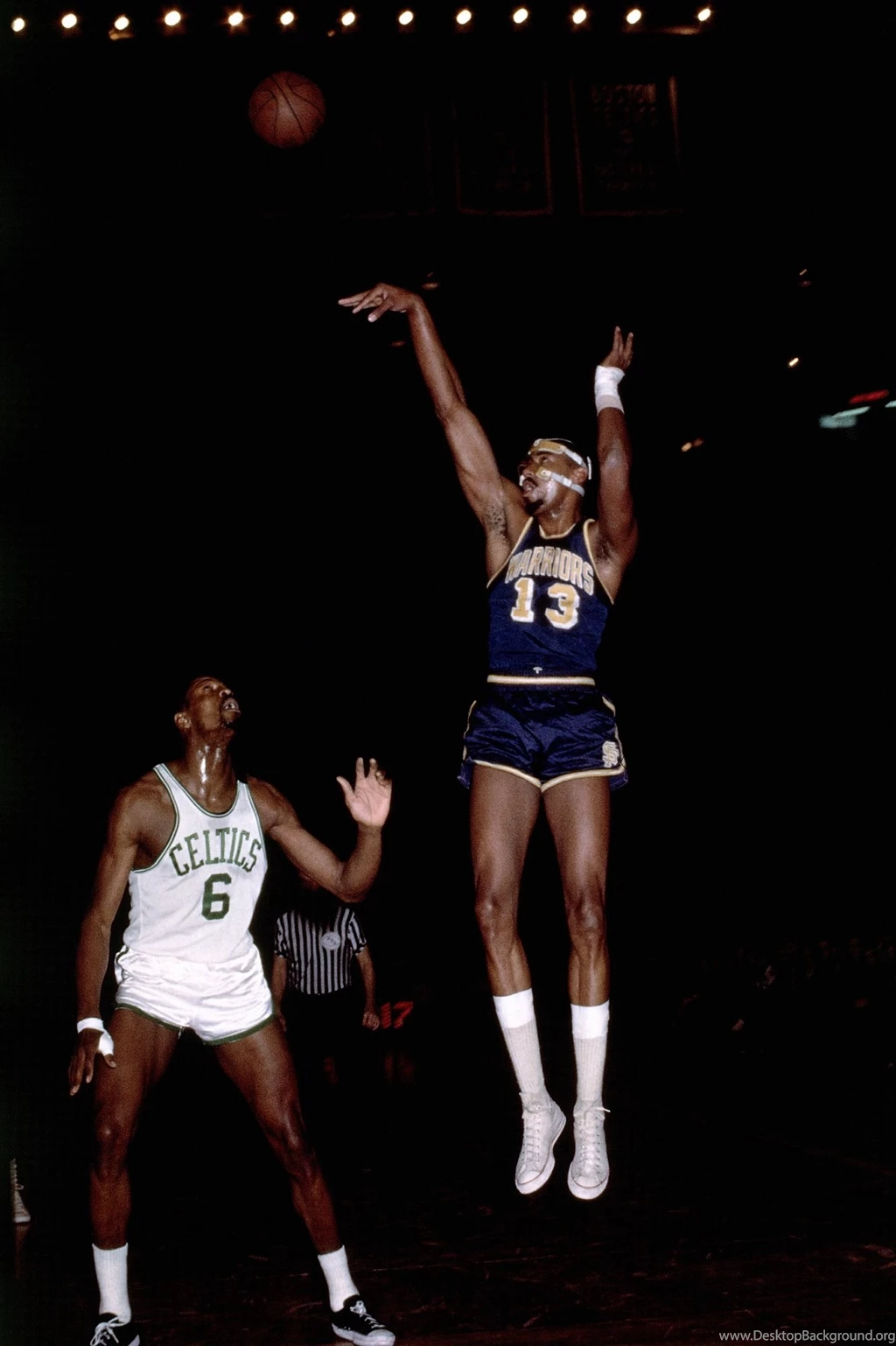 Wilt Chamberlain Had An Unstoppable Fadeaway Jump Shot…YES HE DID!