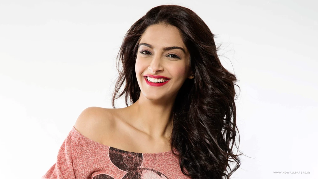 Sonam Kapoor Cool Wallpapers