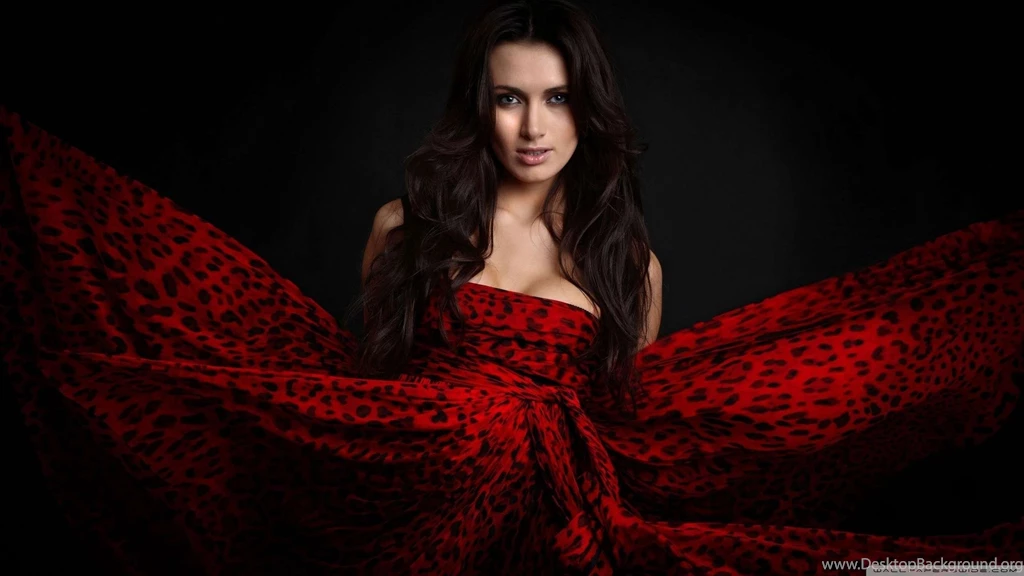 Woman In Red Dress Wallpapers : Hd Wallpapers