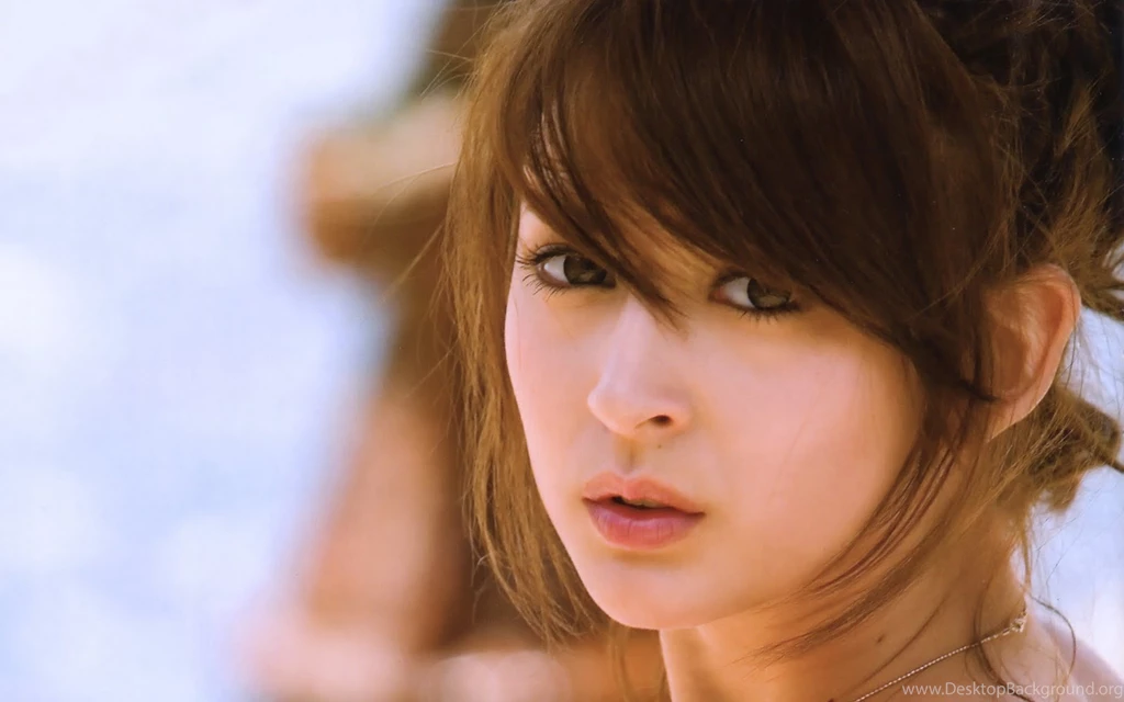 Paper New Singer: American born Japanese Singer And Model Leah ...