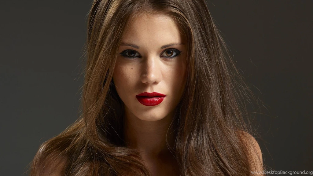 Brunette Wallpapers