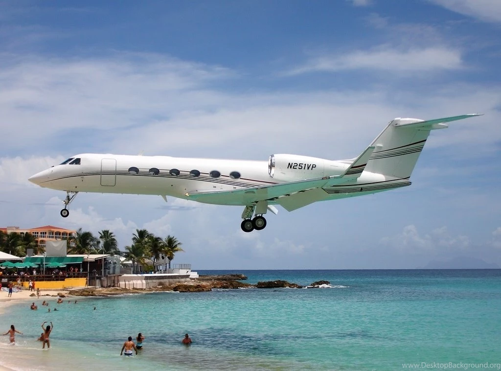 The Gulfstream G450 At Low Level Flight Aircraft Wallpapers