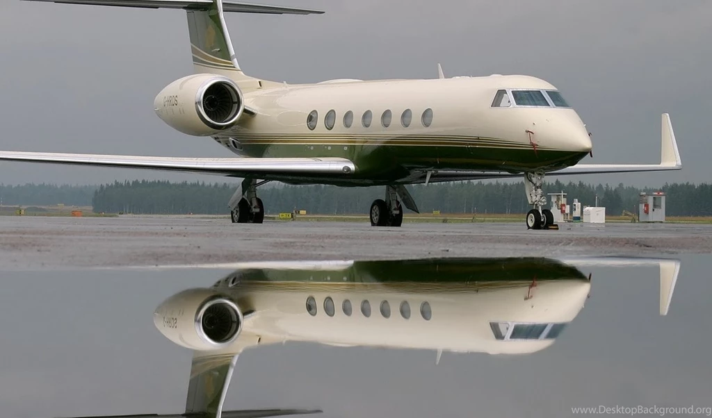 Bizjet Gulfstream G550 Reflected By Water Wallpapers 802