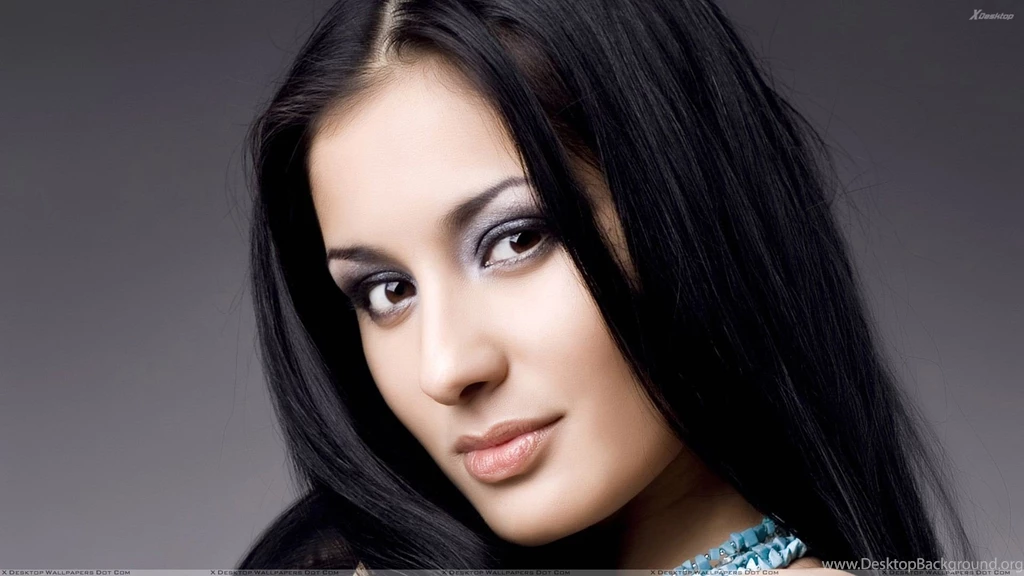 Beautiful Women Faces Online Wallpapers HD