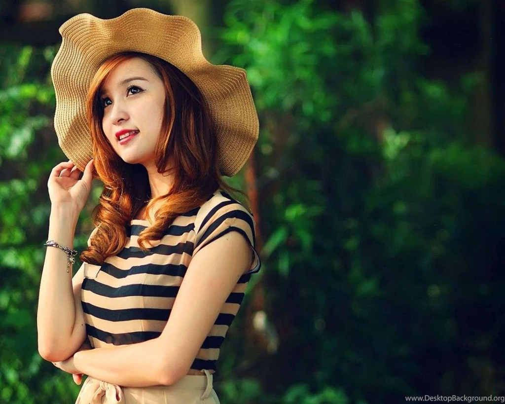 Beautiful Girls In Caps HD Images