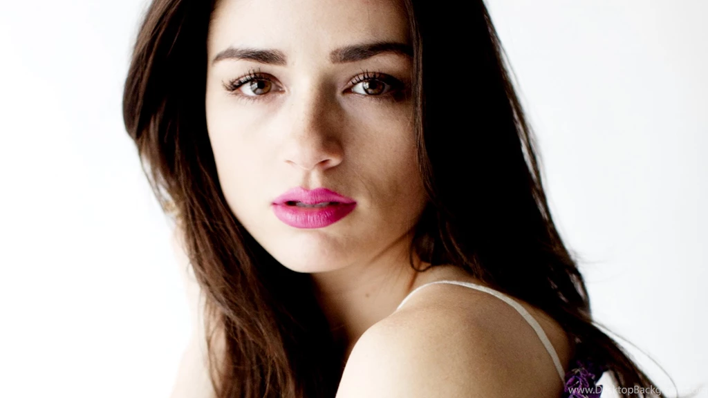 Crystal Reed Wallpapers