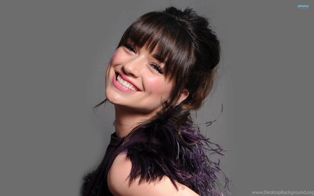 Crystal Reed Wallpaper.