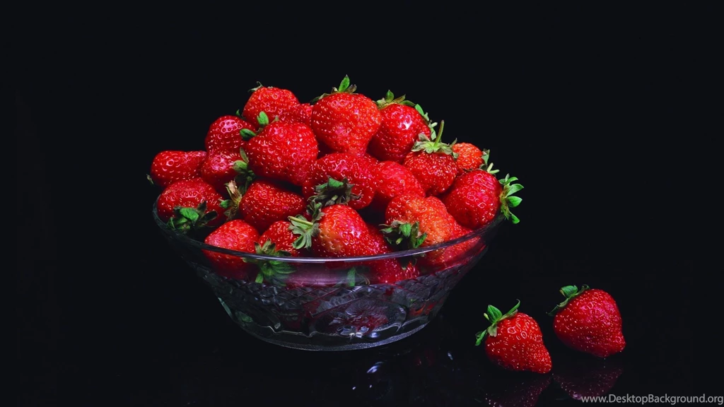 Download Wallpapers 1920x1080 Plate, Glass, Strawberry Full HD ...
