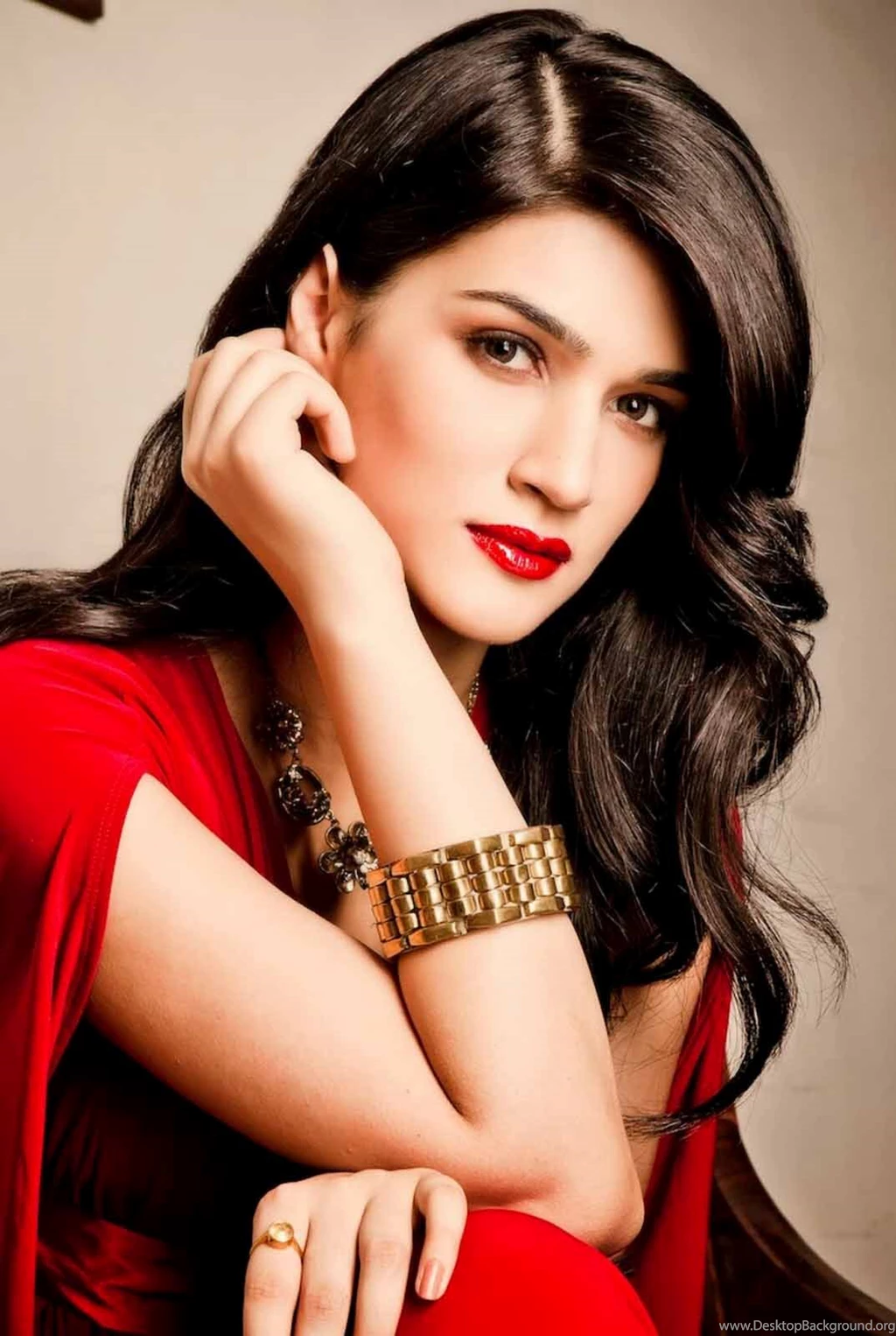 Kriti Sanon Bollywood Actress Beautiful Red Dress Hd Pics