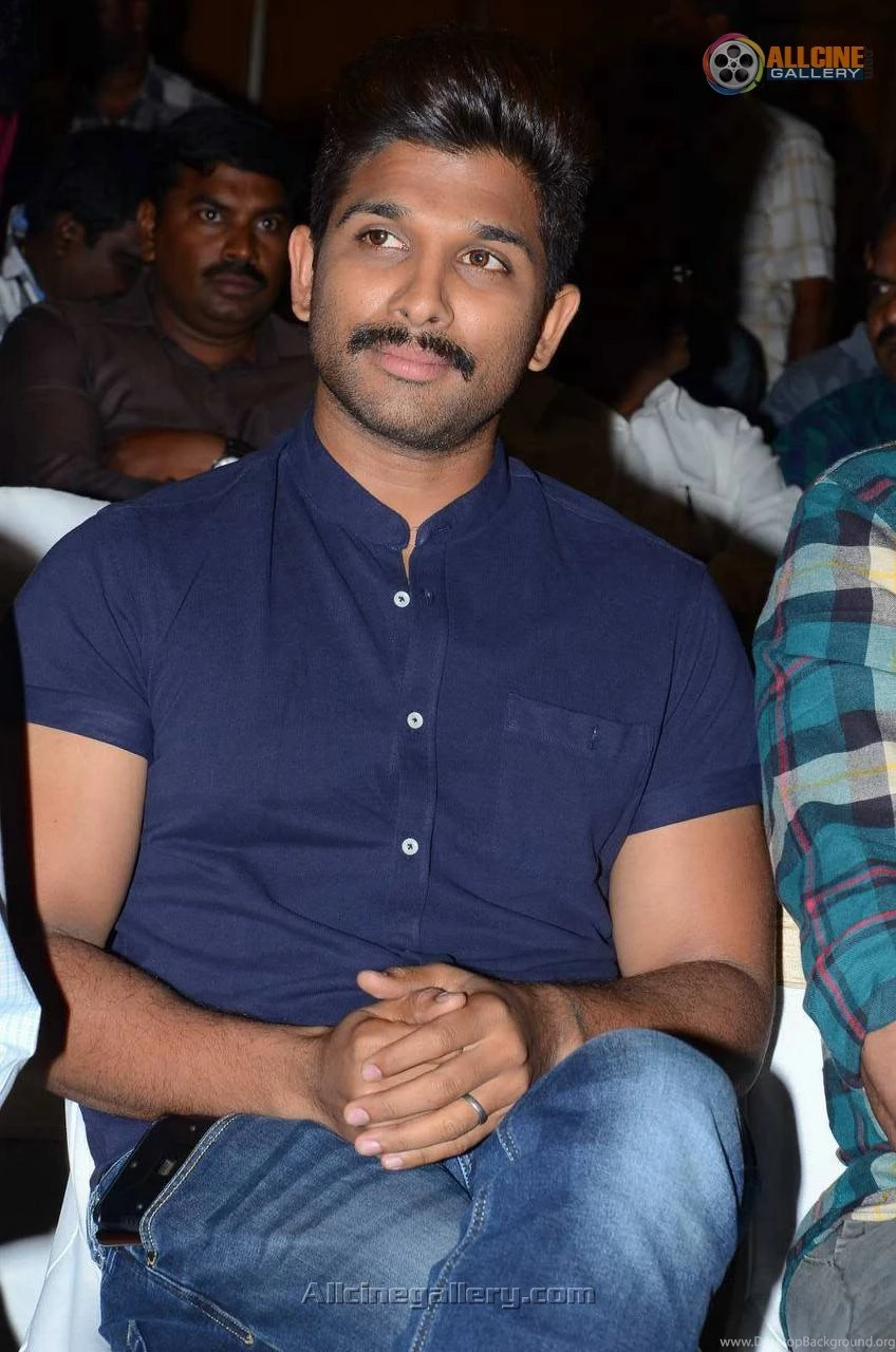 Allu Arjun New Pics Images At Rudramadevi Success Meet