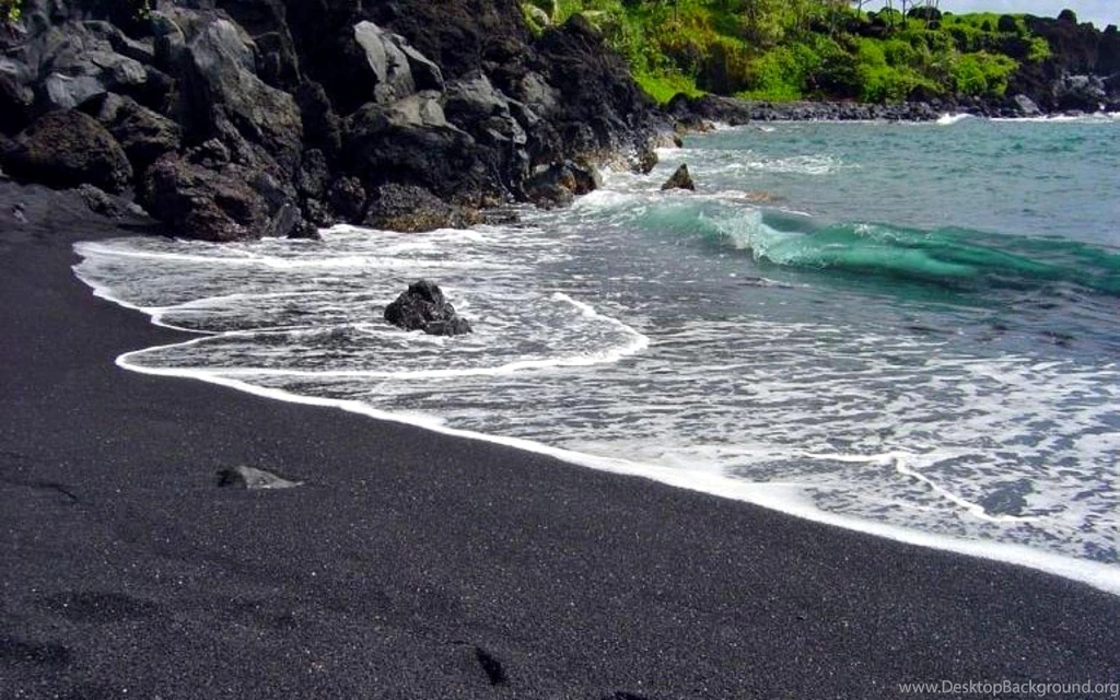 Hawaii Black Sand Beach Wallpaper.