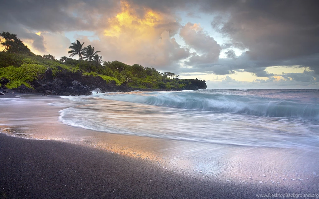 Waves Crashing, Black Sand Beach, Hawaii Wallpapers