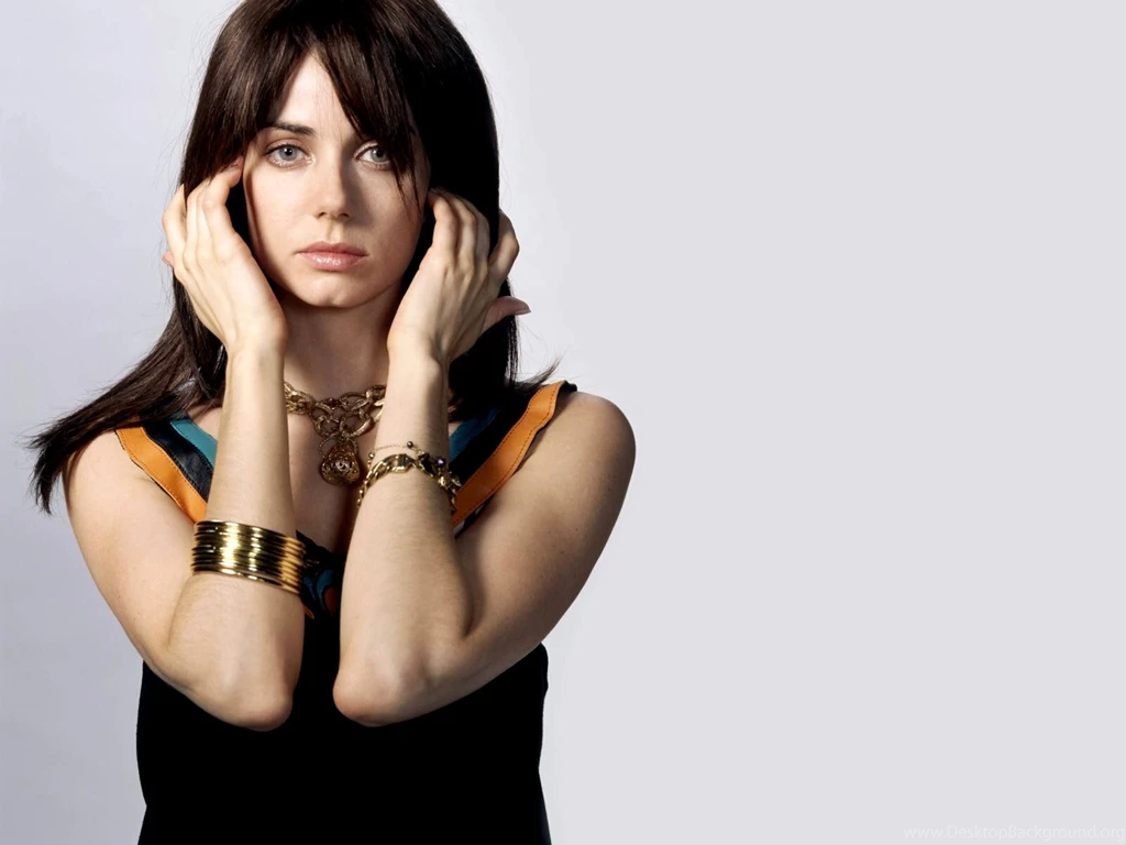 Mia Kirshner HD Wallpapers And Backgrounds